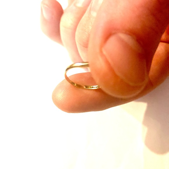 14k gold sapphire ring w 2 tiny diamonds accenting gem. - Picture 5 of 5